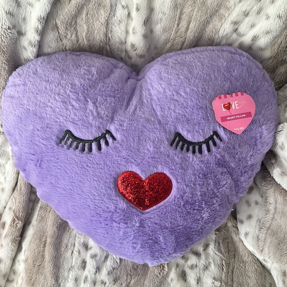 Love in the air heart pillow 14” x 21” - Picture 3 of 4